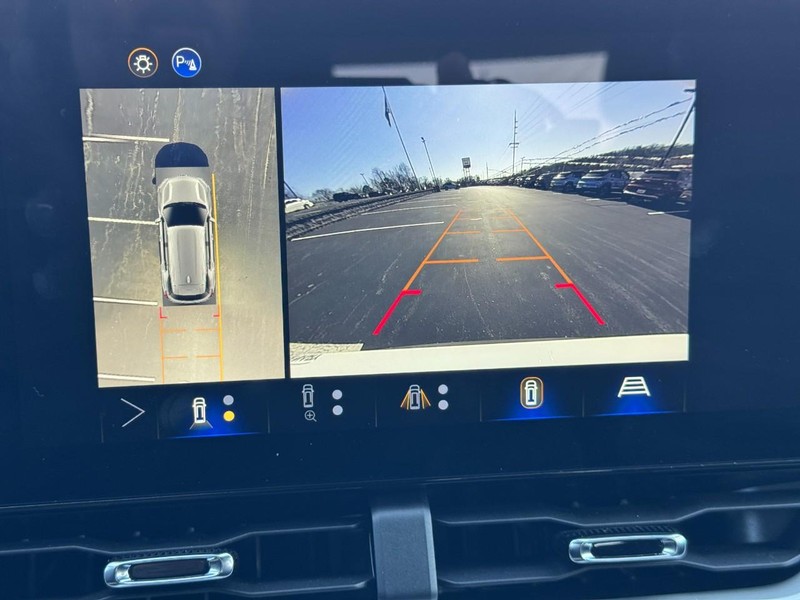 Chevrolet Equinox Vehicle Image 16