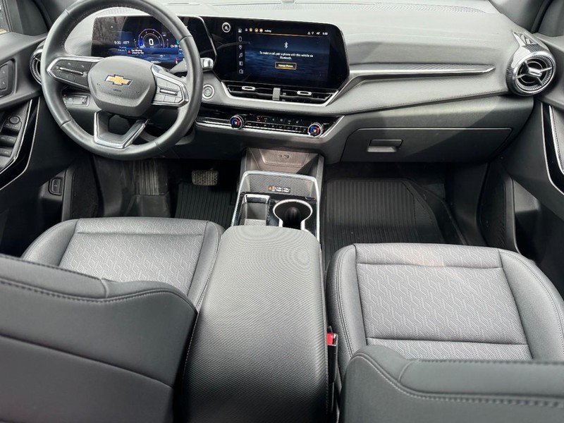 Chevrolet Equinox Vehicle Image 11