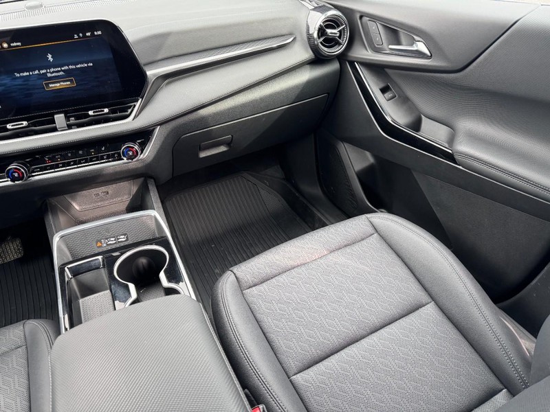 Chevrolet Equinox Vehicle Image 15