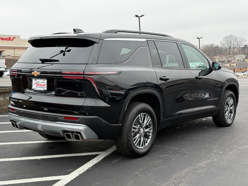 Chevrolet Traverse Vehicle Image 04