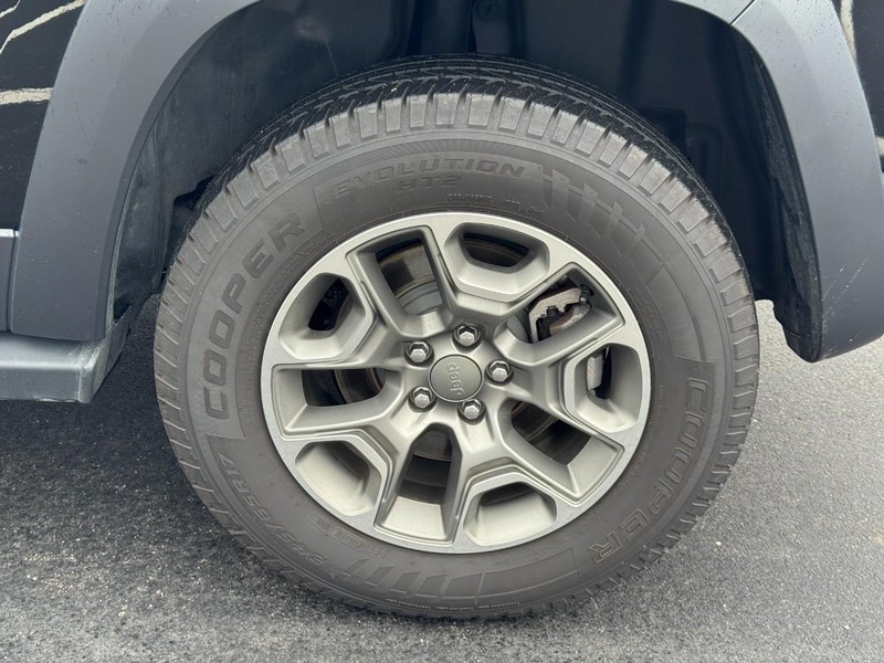 Jeep Cherokee Vehicle Image 07