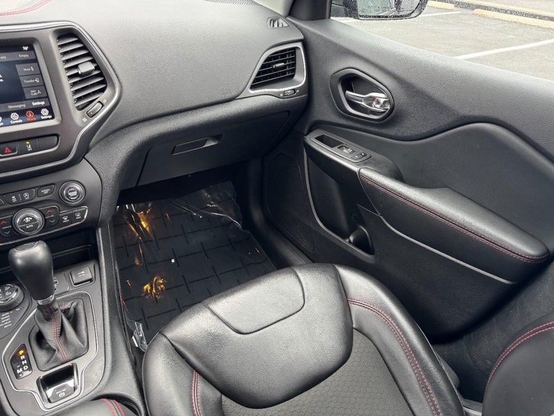 Jeep Cherokee Vehicle Image 15