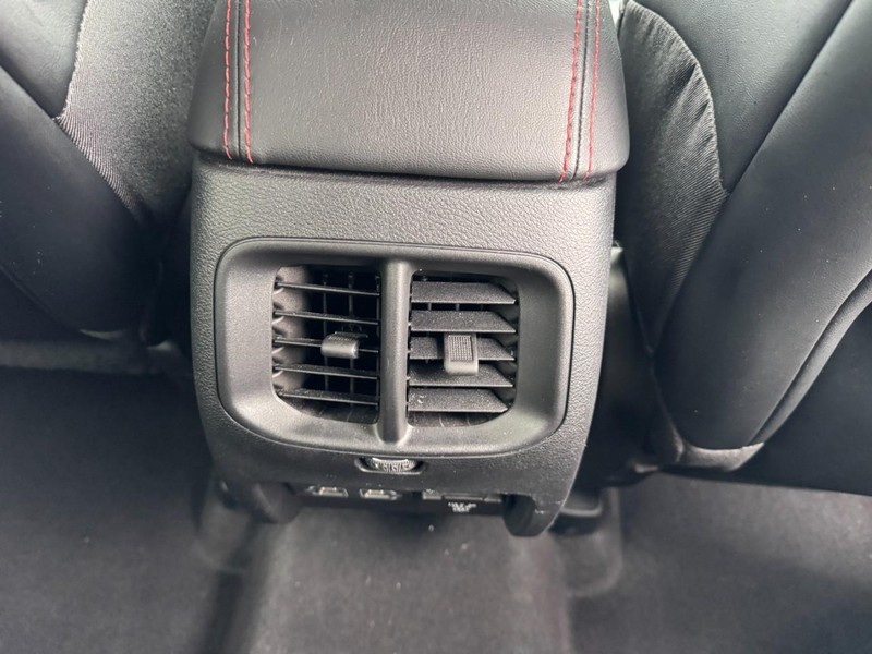 Jeep Cherokee Vehicle Image 16