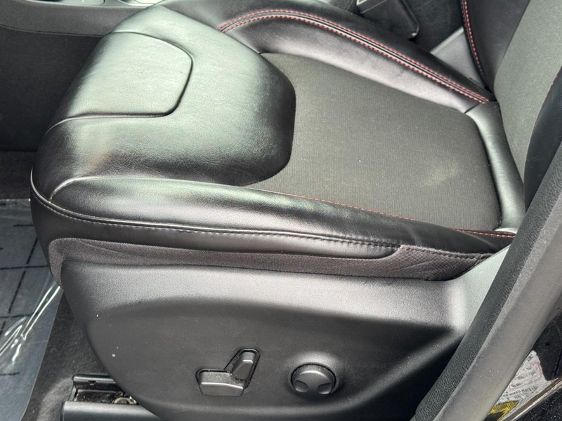 Jeep Cherokee Vehicle Image 25