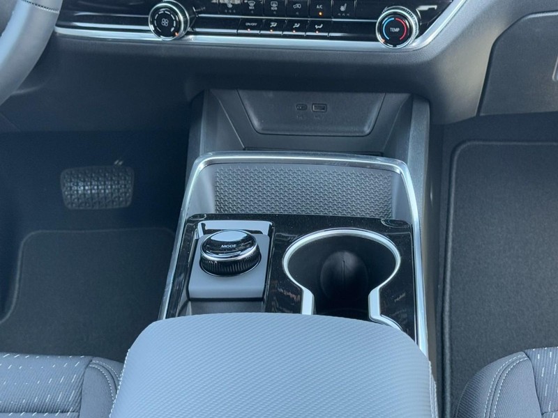 Chevrolet Equinox Vehicle Image 10