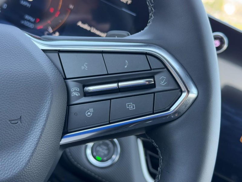 Chevrolet Equinox Vehicle Image 12