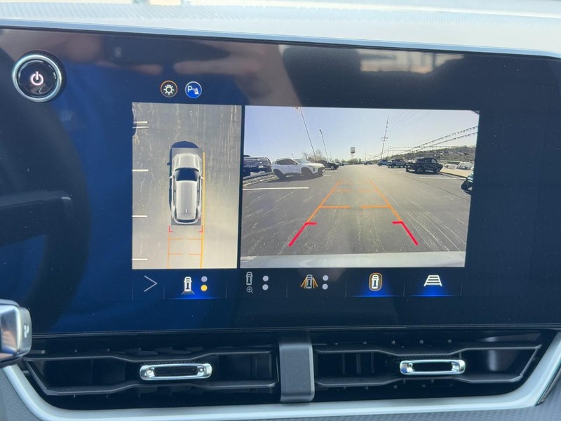 Chevrolet Equinox Vehicle Image 14