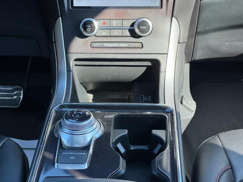 Ford Edge Vehicle Image 14