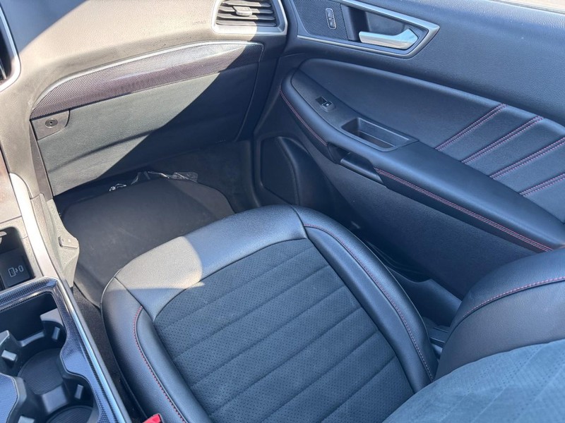 Ford Edge Vehicle Image 15