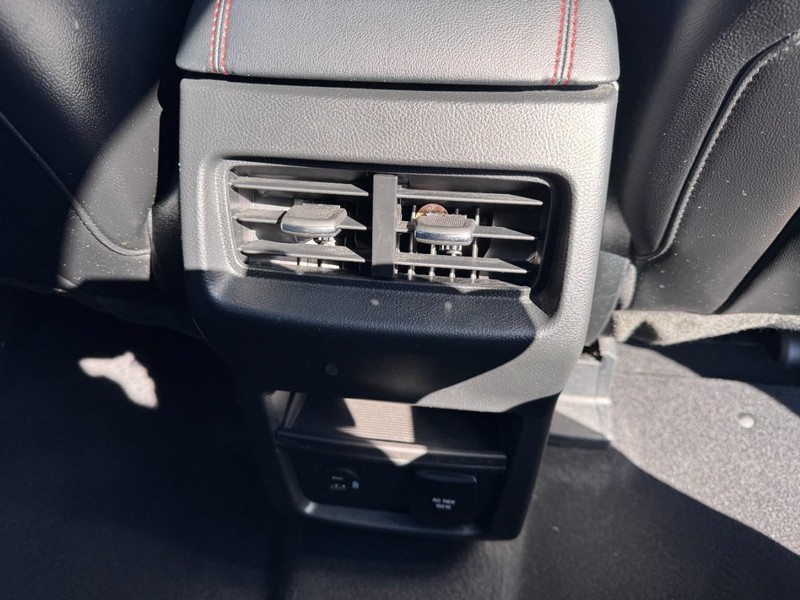 Ford Edge Vehicle Image 16