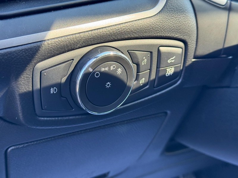 Ford Edge Vehicle Image 17