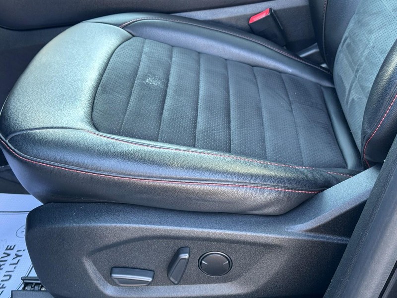 Ford Edge Vehicle Image 23