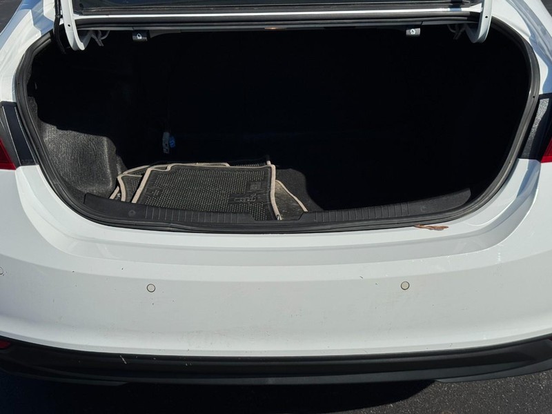 Chevrolet Malibu Vehicle Image 04