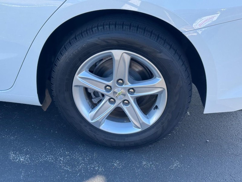 Chevrolet Malibu Vehicle Image 07