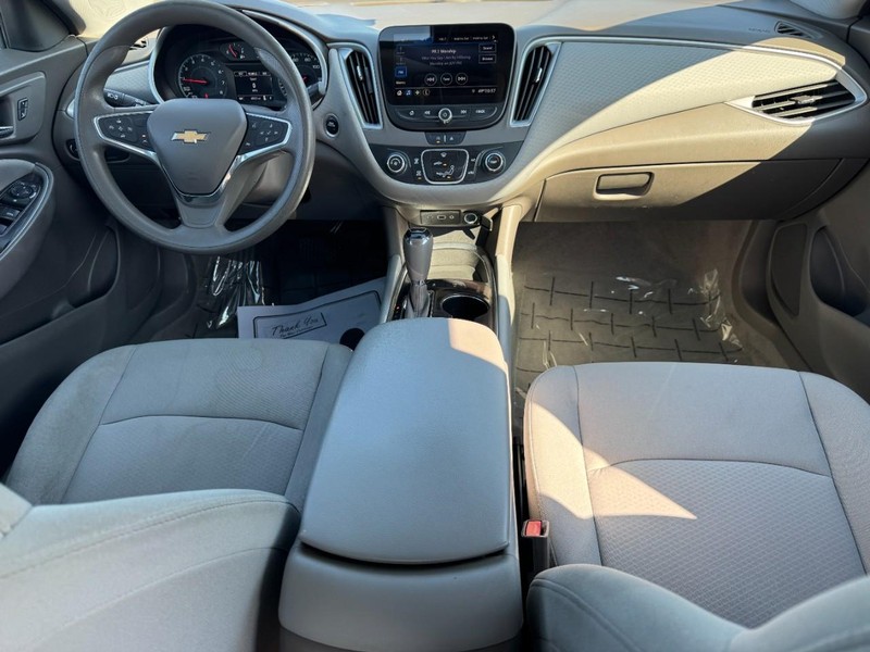 Chevrolet Malibu Vehicle Image 11