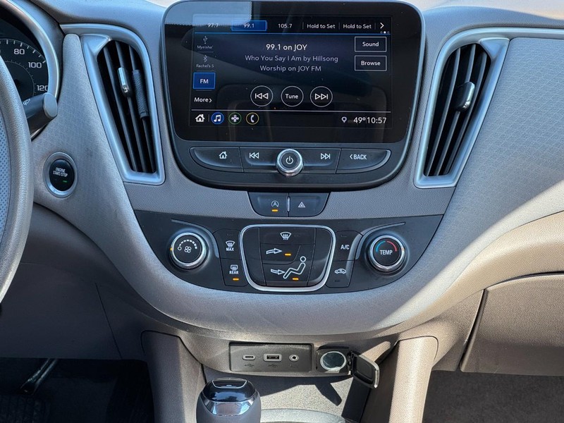 Chevrolet Malibu Vehicle Image 13