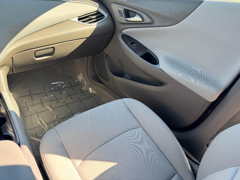 Chevrolet Malibu Vehicle Image 15