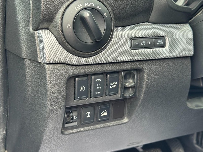 Nissan Titan XD Vehicle Image 17