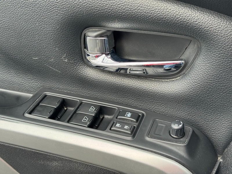 Nissan Titan XD Vehicle Image 24