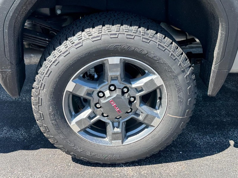 GMC Sierra 2500HD Vehicle Image 05