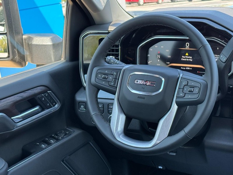 GMC Sierra 2500HD Vehicle Image 08