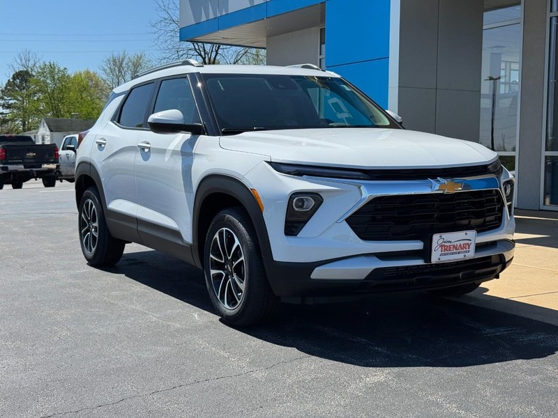 Chevrolet TrailBlazer Vehicle Image 02