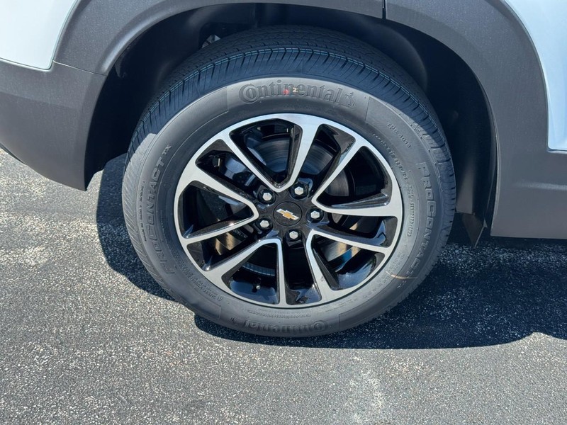 Chevrolet TrailBlazer Vehicle Image 05