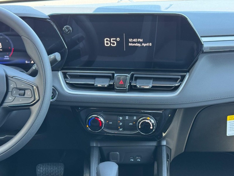 Chevrolet TrailBlazer Vehicle Image 09