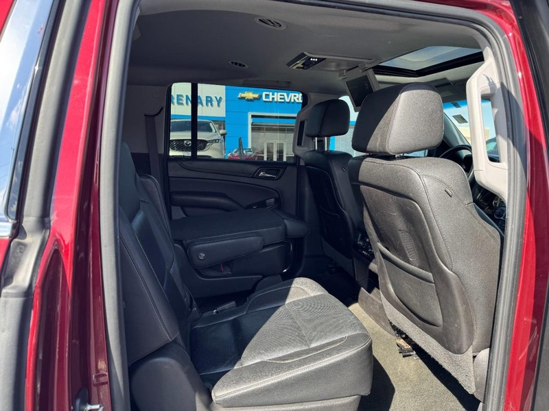 Chevrolet Suburban Vehicle Image 10