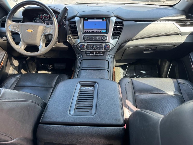 Chevrolet Suburban Vehicle Image 12