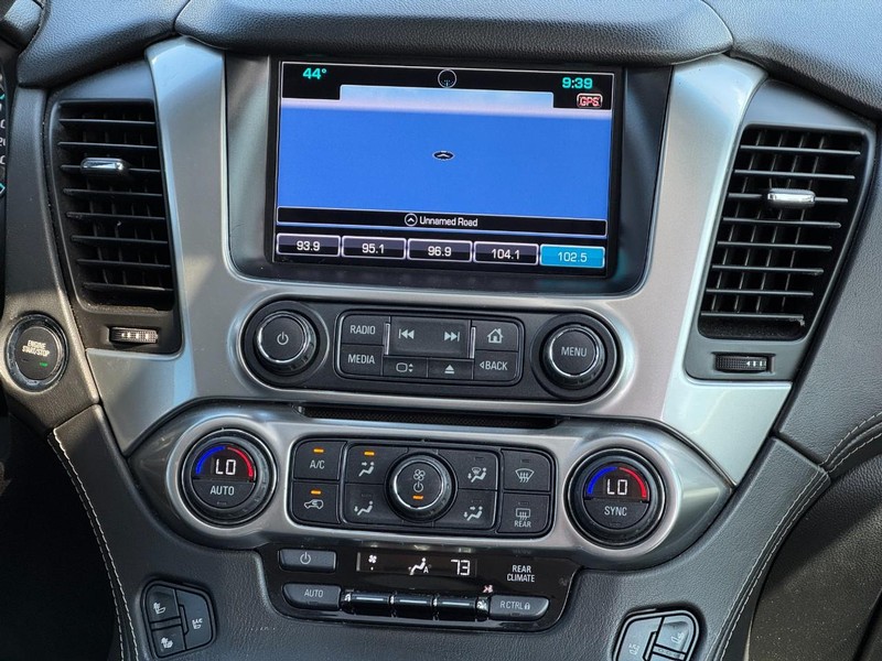 Chevrolet Suburban Vehicle Image 14