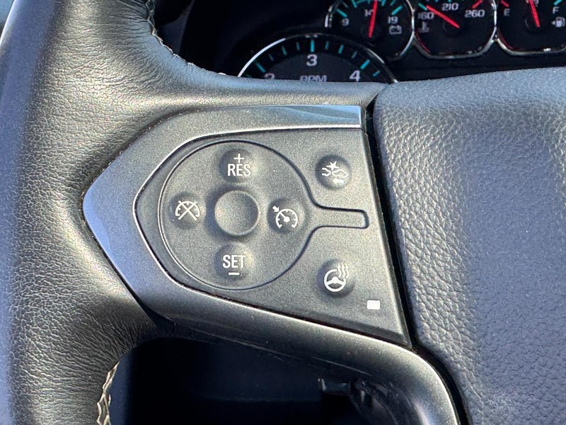 Chevrolet Suburban Vehicle Image 20