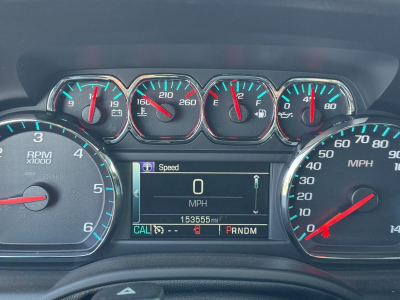 Chevrolet Suburban Vehicle Image 22