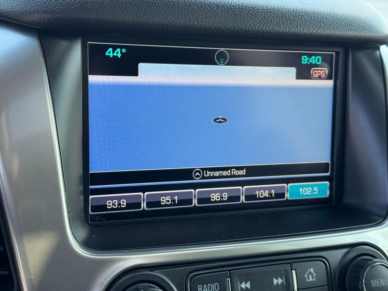 Chevrolet Suburban Vehicle Image 23