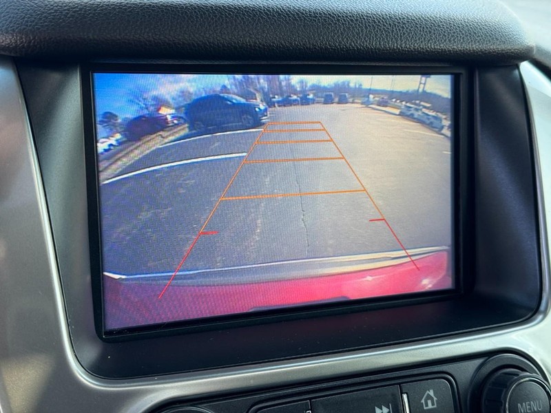 Chevrolet Suburban Vehicle Image 24