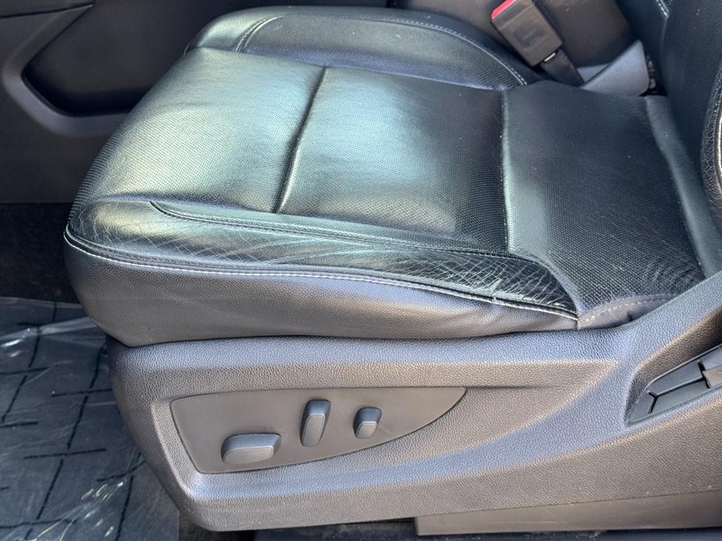 Chevrolet Suburban Vehicle Image 29