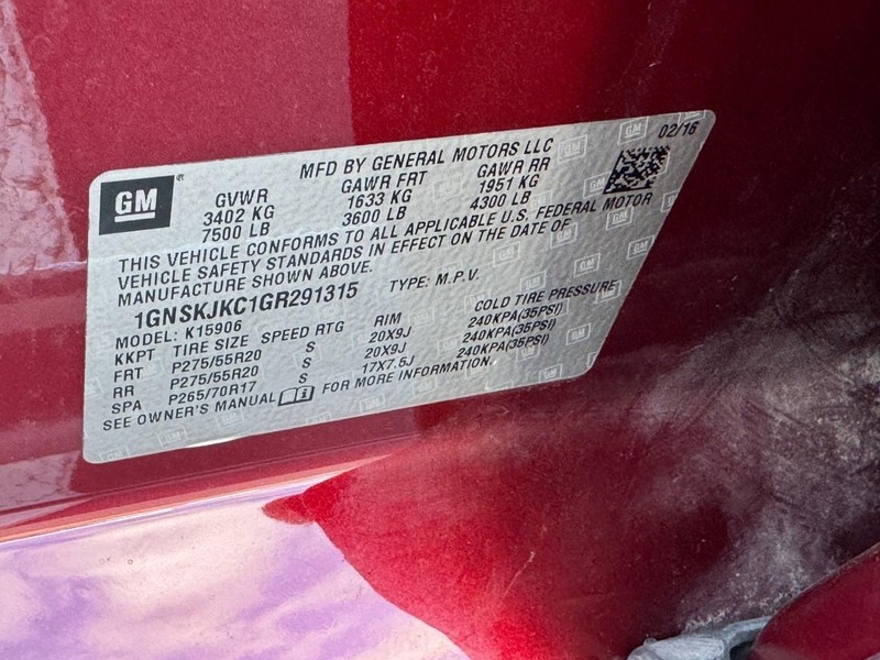 Chevrolet Suburban Vehicle Image 30