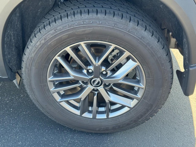 Nissan Rogue Vehicle Image 07