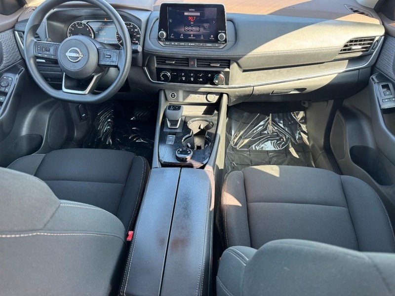 Nissan Rogue Vehicle Image 11