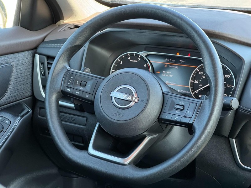 Nissan Rogue Vehicle Image 12