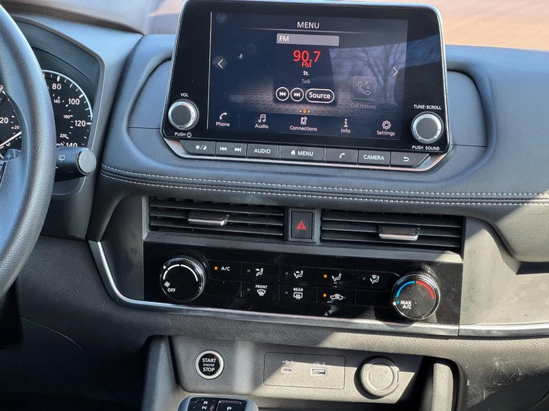 Nissan Rogue Vehicle Image 13