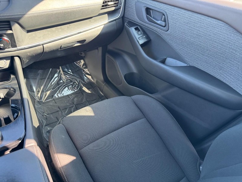 Nissan Rogue Vehicle Image 15