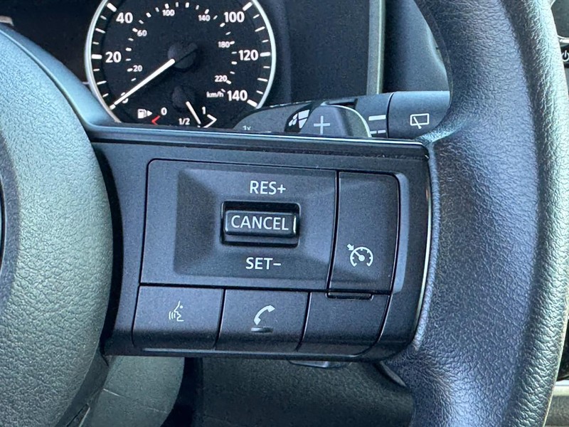 Nissan Rogue Vehicle Image 18