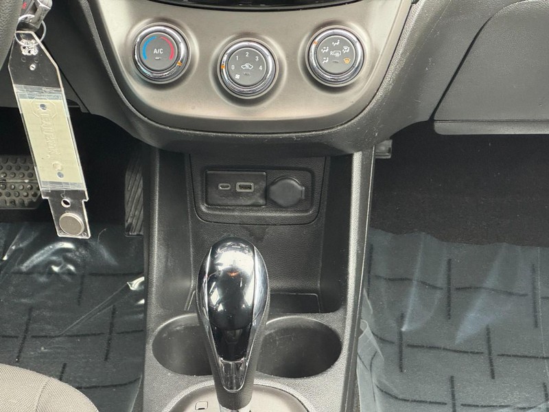 Chevrolet Spark Vehicle Image 14