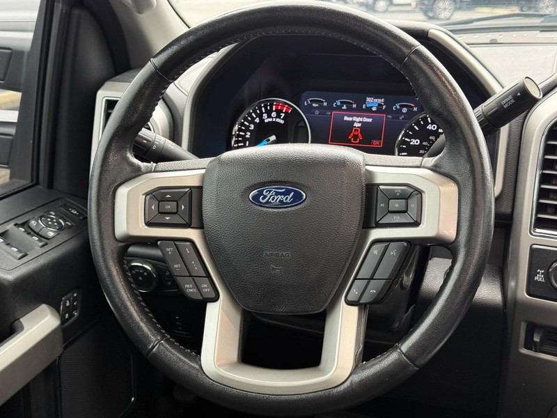 Ford Super Duty F-250 SRW Vehicle Image 16