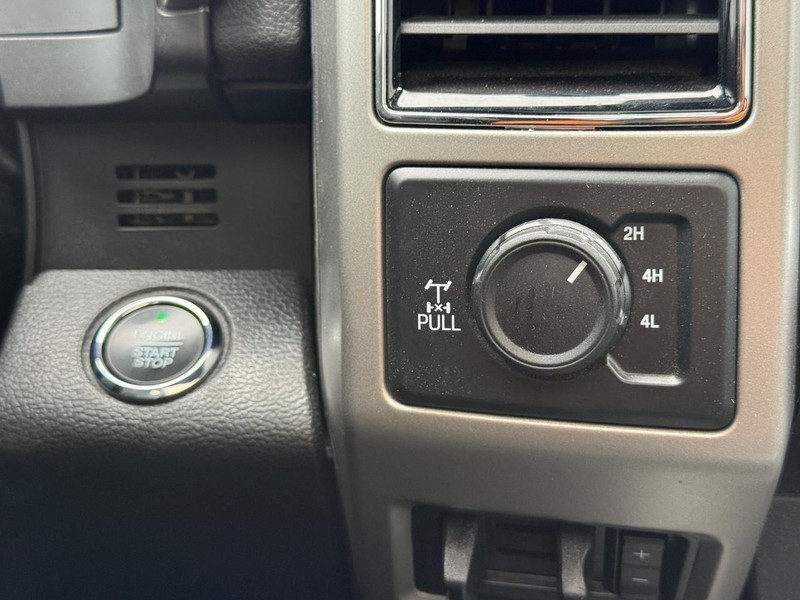 Ford Super Duty F-250 SRW Vehicle Image 19