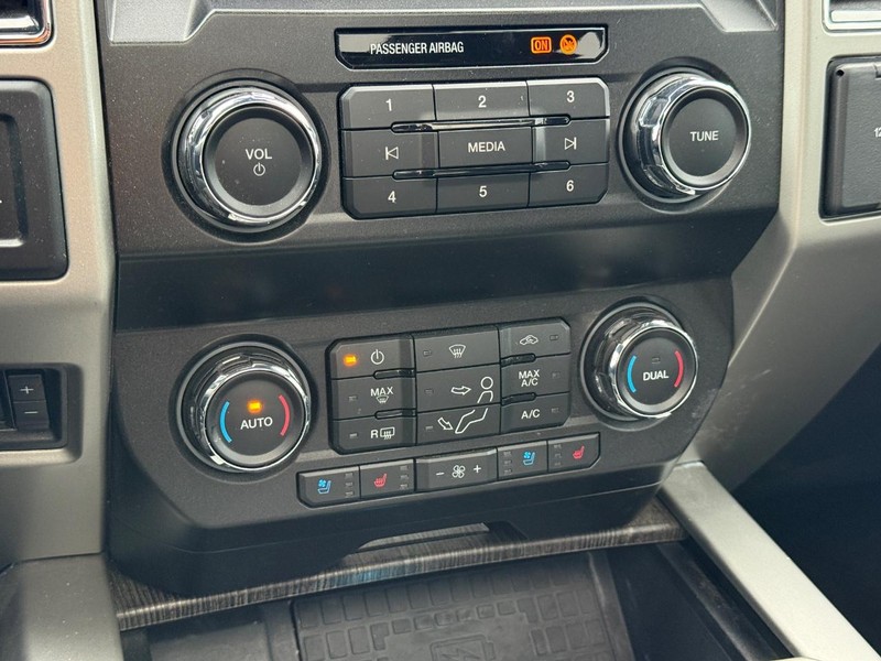 Ford Super Duty F-250 SRW Vehicle Image 22