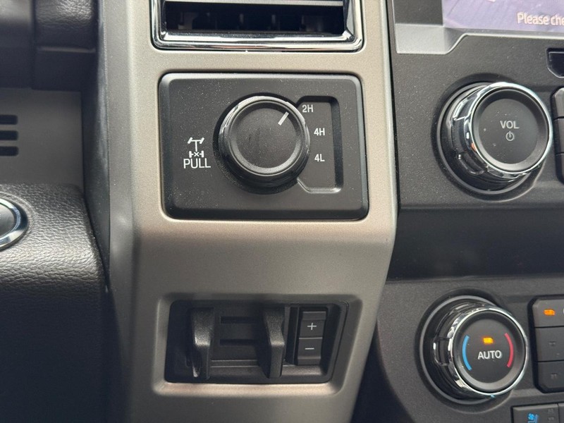 Ford Super Duty F-250 SRW Vehicle Image 23