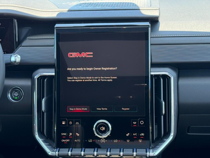 GMC Acadia Vehicle Image 10