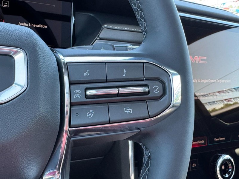 GMC Acadia Vehicle Image 13